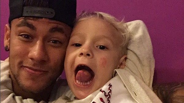 Aşa tată, aşa fiu: un clip publicat de Neymar arată că fiul său îi moşteneşte pasiunea pentru fotbal