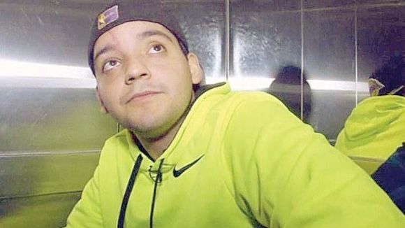 Miracol! Trăieşte, deşi a căzut de la etajul 17