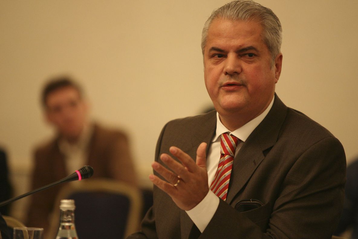 Năstase: La revizuirea Constituției, s-ar putea renunța la Guvern