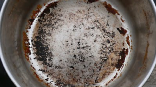 Cum să cureţi oalele simplu, rapid şi fără să freci