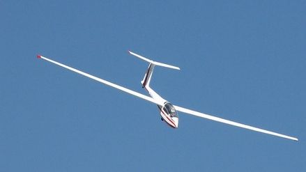 Anchetă la Aeroclubul României. De ce nu a pornit emiţătorul planorului dispărut în munţi?
