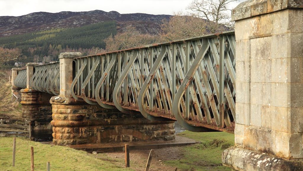 Ce au găsit muncitorii care reparau un pod, în structura acestuia. „Este fascinant"