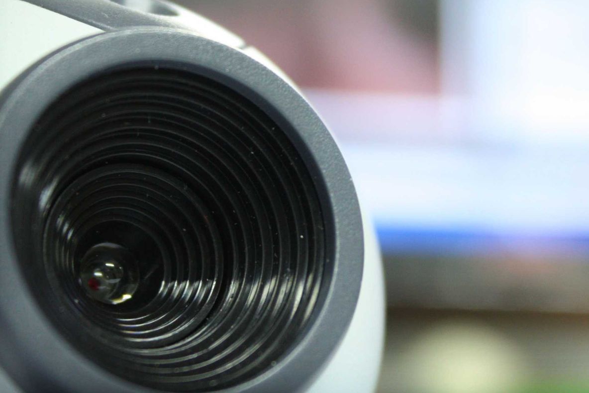 Și-a uitat webcamul deschis mai multe zile. Ce a urmat e incredibil