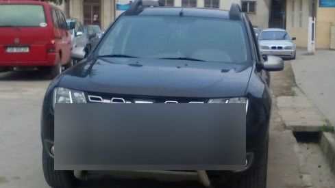 I-a lăsat pe toți cu gura căscată. Ce și-a scris pe numărul de la mașină un preot din România