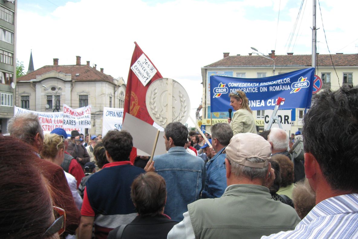 Proteste în faţa Ministerului Muncii şi Ministerului Mediului 
