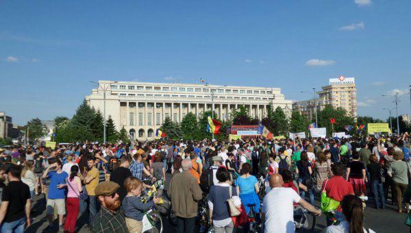 Guvernul şi sediul PSD, pichetate de sindicalişti. Cercetătorii ştiinţifici cer salariile restante 