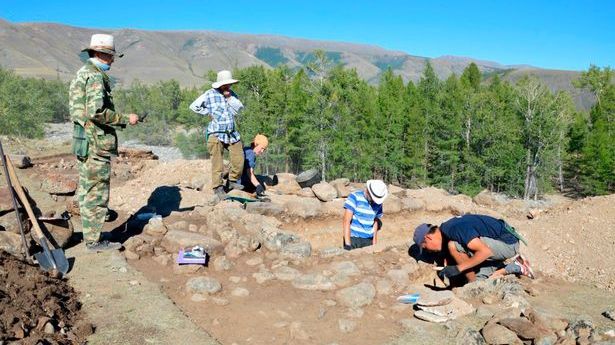 A murit acum 1.500 de ani, dar l-au găsit așa. Descoperirea uluitoare făcută de arheologi