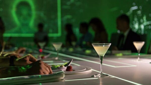 Pare o navă spațială, dar este doar o sală de mese. Cum arată cel mai scump restaurant din lume