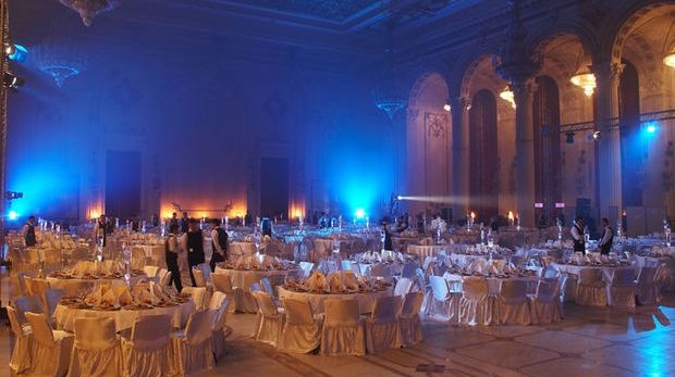 Petrecerile private aduc bani buni Parlamentului. Cât costă să închiriezi o sală?