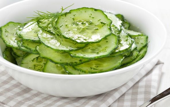 Reţeta zilei: Salată răcoritoare de castraveţi şi mărar