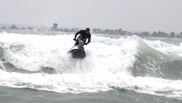 De ce să alegi o plimbare cu skijet-ul pe mare 