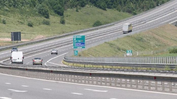 Special pentru șoferi. Mari reduceri la GPS-uri, stații auto, anvelope, baterii și multe altele