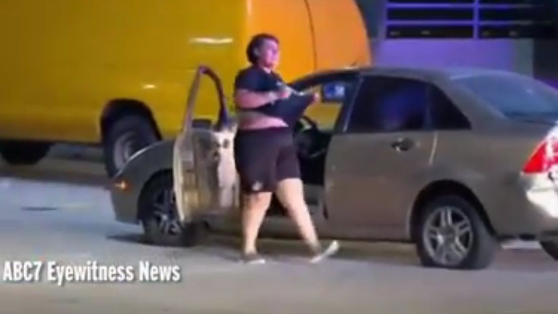 După o urmărire ca în filme, această femeie a fost prinsă de poliţişti. Ce a făcut chiar în faţa lor