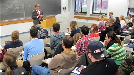 Studenții care folosesc cuvinte precum ”imigranți ilegali” la facultate riscă să rămână restanțieri