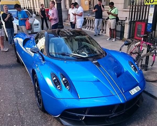 "Sezonul supermaşinilor" în Londra: miliardarii arabi îşi etalează cele mai luxoase automobile