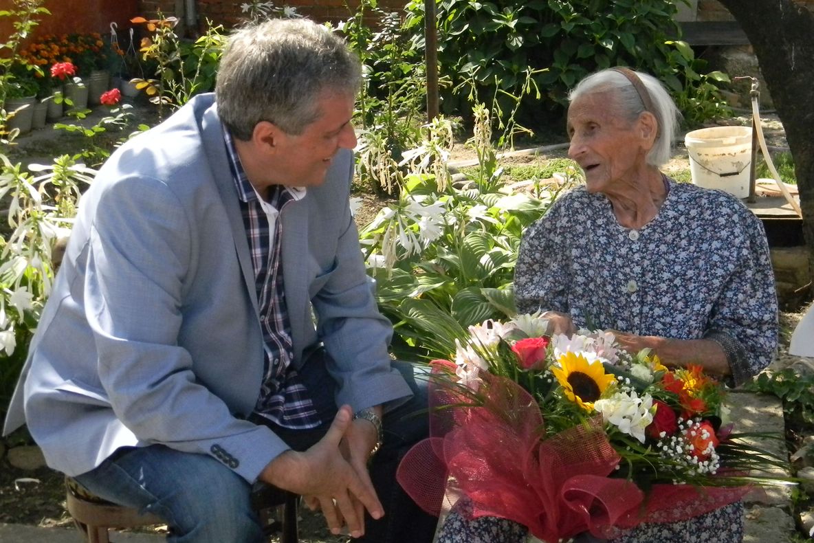 Cea mai longevivă femeie din România: Tanti Margit a împlinit 108 ani