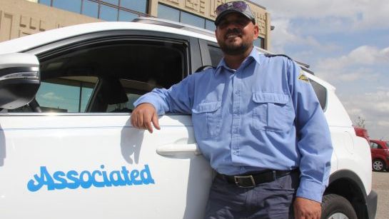 Un taximetrist a găsit o geantă cu 10.000 de dolari. Ce a făcut mai departe e impresionant