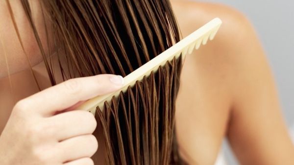 Te culci des cu părul ud? De ce trebuie să renunţi definitiv la acest obicei