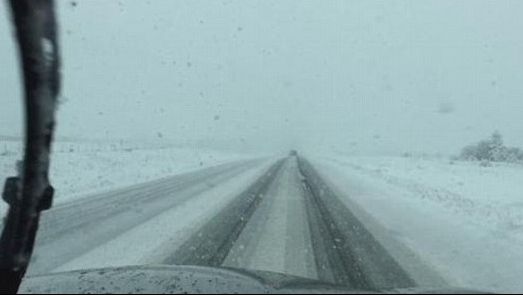 Trafic îngreunat pe DN 1A, în zona Cheia. Un tir a derapat