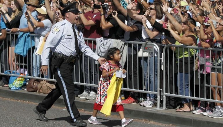 Criza refugiaților. Scrisoarea emoționantă a unei fetițe imigrante pentru Papa Francisc