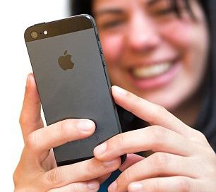 A vrut să-și suprindă iubitul cu o poză intimă, dar a trimis-o șefului ei. Reacția lui e uimitoare