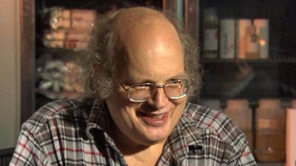 Un savant nu s-a spălat 12 ani ca să protejeze bacteriile de pe piele. Cum s-a sfârșit experimentul