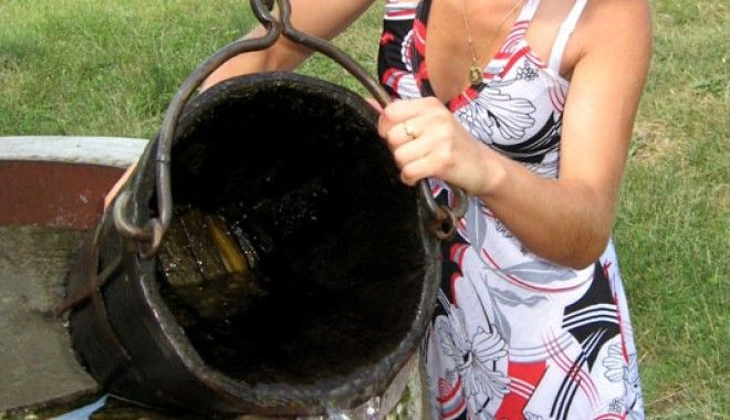 Apa din fântâni poate cauza cancerul. Un nebun poate otrăvi mii de oameni