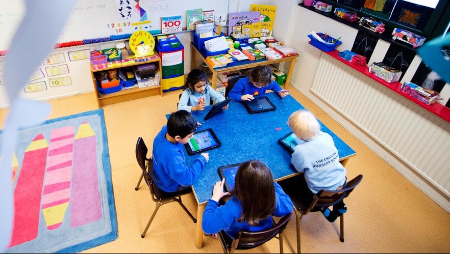 Scandal la școală. Profesoara i-a rugat pe elevi să-și scrie biletul de sinucidere