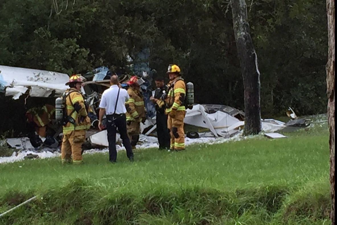 Un avion de mici dimensiuni s-a prăbușit lângă o școală. O persoană a murit