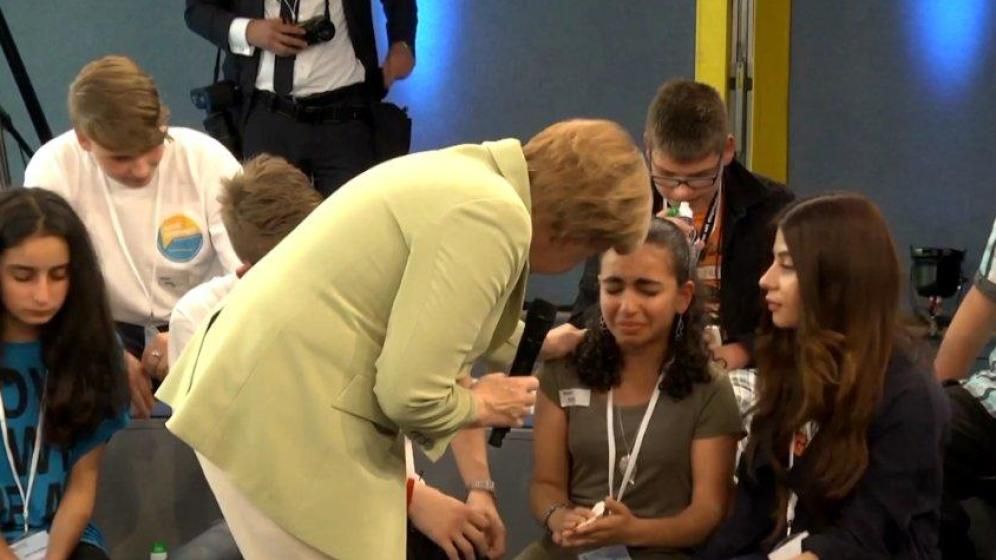 Întorsătură de situaţie pentru adolescenta pe care Angela Merkel a făcut-o să plângă în direct la TV