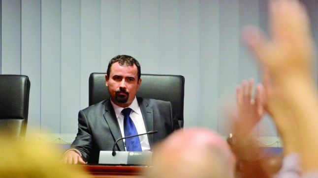 Lecţie de laşitate: de ce au fugit PNL şi PSD de Primăria Capitalei