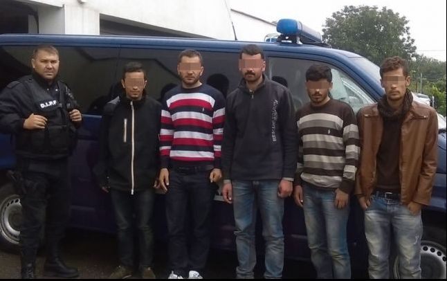 Cinci refugiați irakieni, prinși de polițiștii de frontieră când încercau să intre ilegal în România