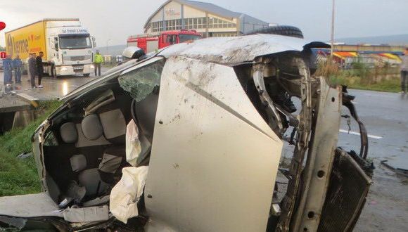 Accident teribil. Un bărbat şi-a recuperat maşina furată, dar a pierdut-o în aceeaşi zi