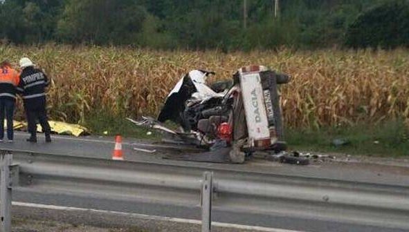 Accident tragic. Au intrat într-un tir. Patru morţi