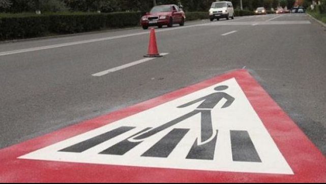 Accident cumplit în Timiş. O bătrână a fost lovită de tir pe trecerea de pietoni