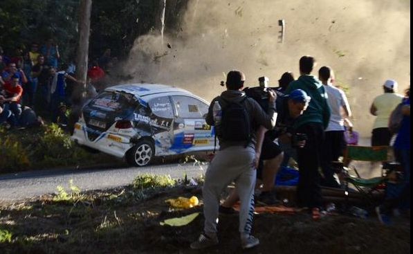 Tragedie în Spania: 6 morți și 10 răniți după ce o mașină de raliu a intrat în public