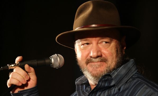 Nicu Alifantis: ”Ne-a mai părăsit un poet, Corneliu Vadim Tudor”