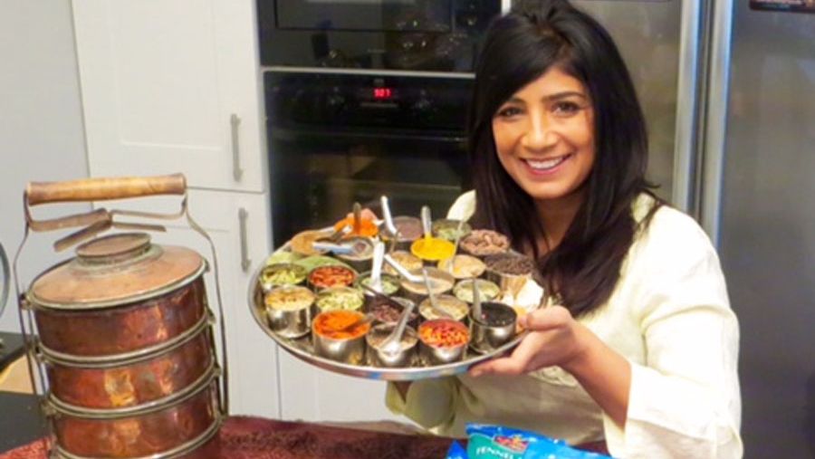 Are 51 de ani şi arată de 30 de ani. Secretul care o menţine mereu tânără