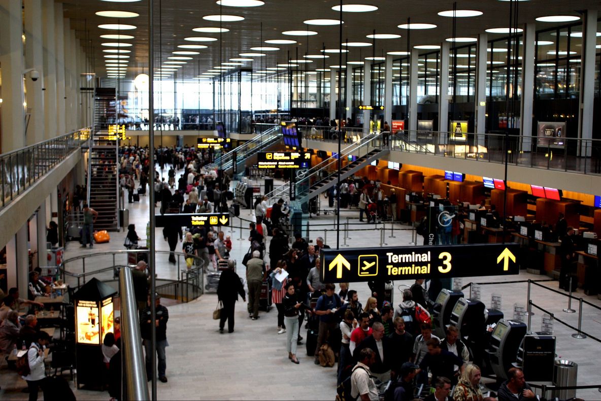 Atenţionare MAE pentru românii care călătoresc în Grecia și Danemarca