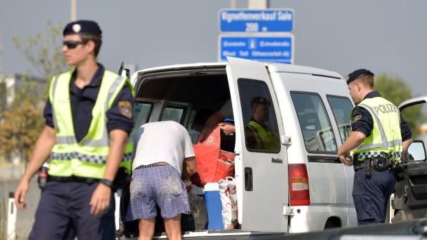 Veşti proaste pentru imigranţi! Austria anunţă închiderea treptată a frontierei cu Ungaria!