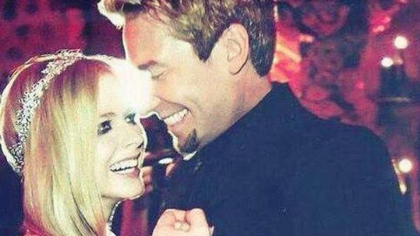 Anunţul surprinzător făcut de Avril Lavigne, la doi ani de la căsătoria cu Chad Kroeger