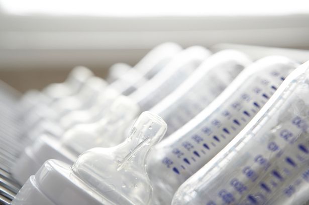 Și-a hrănit bebelușul cu lapte praf preparat cu vodcă. Ce a urmat? E îngrozitor