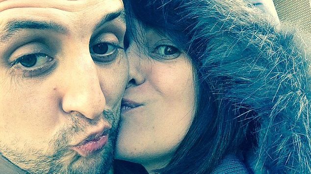 S-a despărţit de iubită pentru o fată de pe Facebook. A încremenit când a aflat cine era ea de fapt