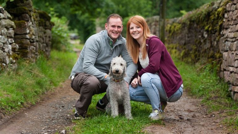 De neimaginat: Câinele acesta a învăţat să conducă. Are o super maşină