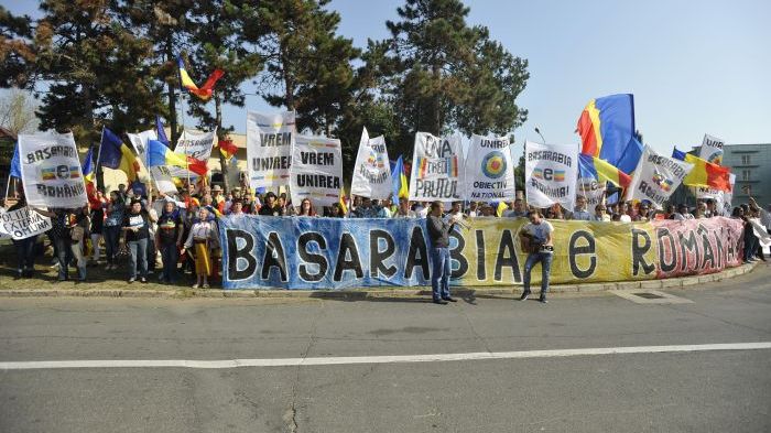 Incidente la Neptun, la şedinţa comună România-Moldova: manifestaţie cu sute de persoane