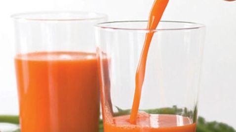 Bea zilnic acest suc natural ca să nu te îmbolnăveşti de cancer. Cum se prepară