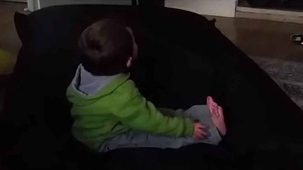 A crezut că-l distrează pe fiul său, însă l-a dus la un pas de moarte. Gestul care era să-l ucidă