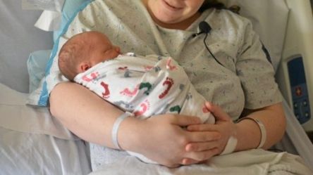 A emoţionat o lume întreagă. Scrisoarea unei mame pentru asistenta care i-a îngrijit bebeluşul