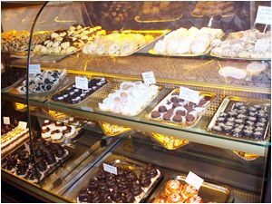 Dezgustător. Ce au descoperit inspectorii sanitari într-o cofetărie din Târgu Jiu, după o sesizare