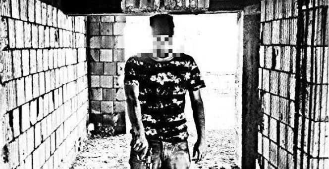 Un tânăr din Braşov şi-a înjunghiat mama, după ce a luat etnobotanice. Mesaj cumplit postat înainte